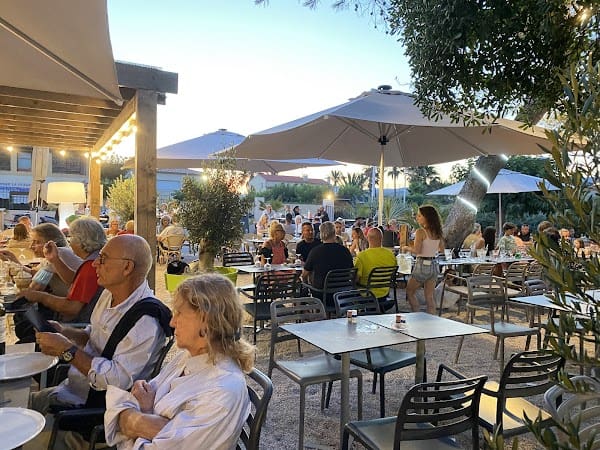 Restaurant Pizzeria les Baumelles à Saint-Cyr-sur-Mer, France