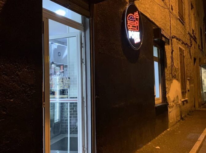 Restaurant Point Drive Corbeil Essonnes 91 à Corbeil-Essonnes, France