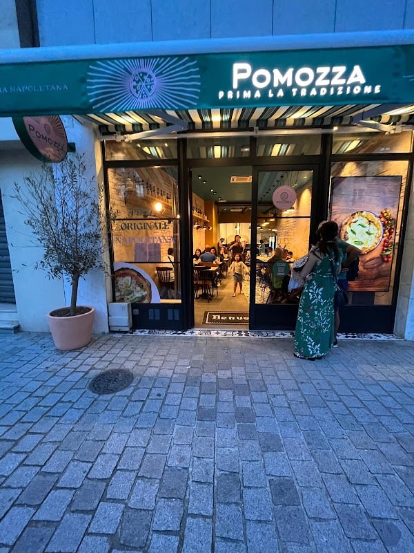 Restaurant Pomozza à Bourg-la-Reine, France