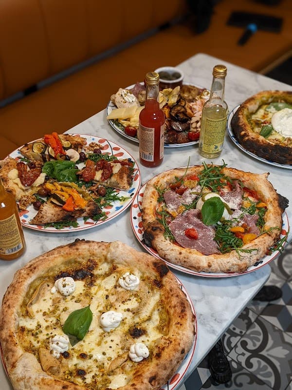 Restaurant Pomozza à Bourg-la-Reine, France