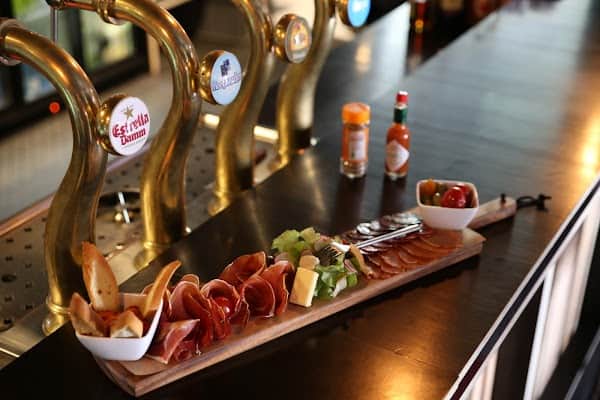 Restaurant Pro Race Cafe à Le Crès, France