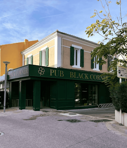 Restaurant PUB BLACK CORNER à Saint-Cyr-sur-Mer, France
