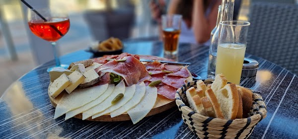 Restaurant Quai Ouest à Saint-Cyprien, France