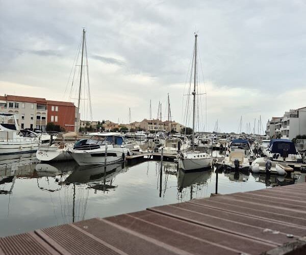 Restaurant Quai Ouest à Saint-Cyprien, France