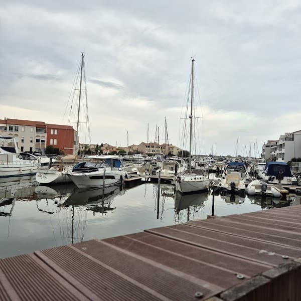 Restaurant Quai Ouest à Saint-Cyprien, France