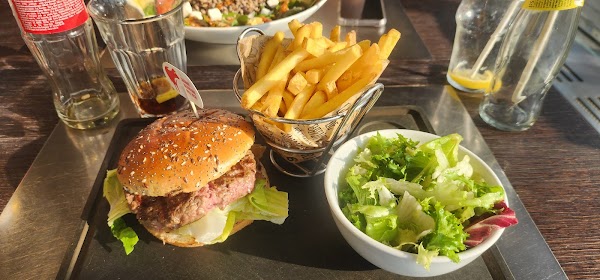 Red restaurant express d’Hippo à Paray-Vieille-Poste, France