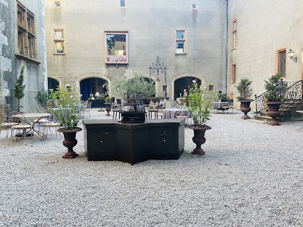 Restaurant “Au château” à Varennes-lès-Mâcon, France