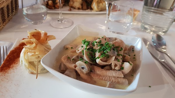 Restaurant aux Trois Provinces à Le Montsaugeonnais, France