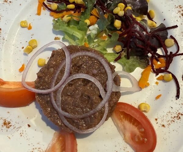 Restaurant De la poste à Chablis, France