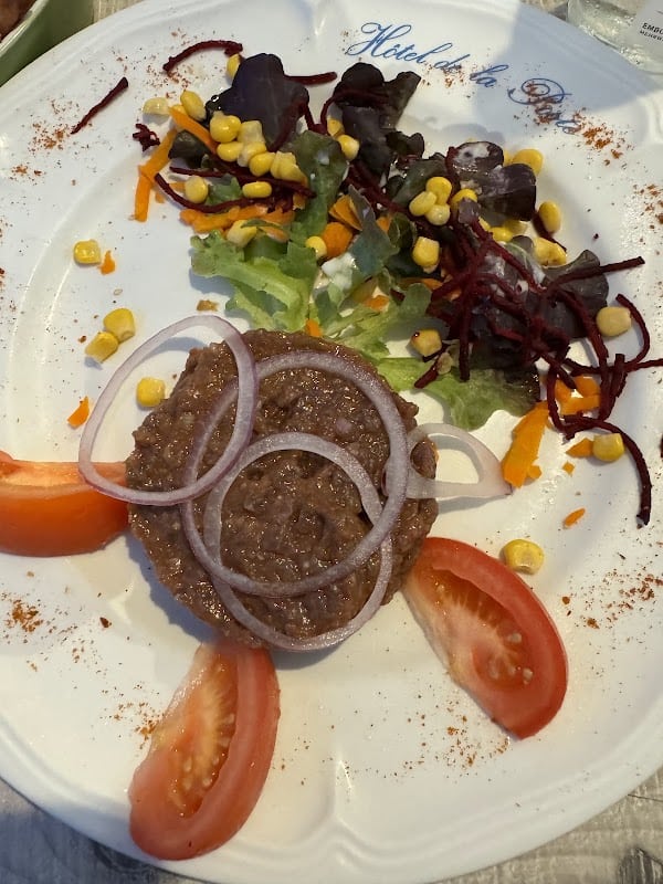 Restaurant De la poste à Chablis, France