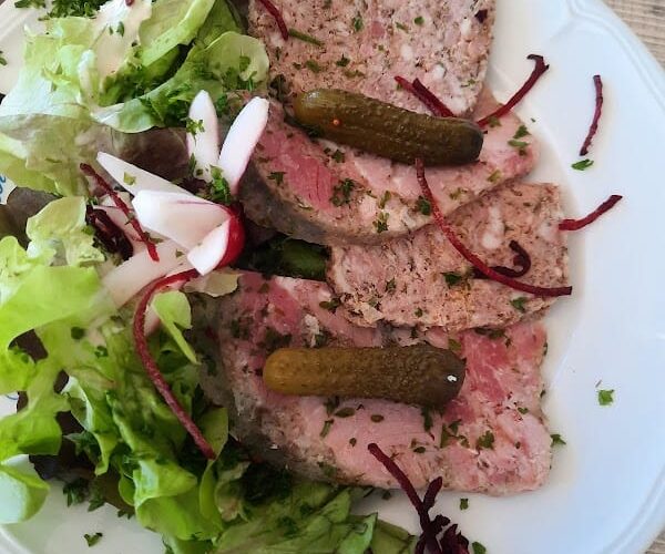 Restaurant De la poste à Chablis, France