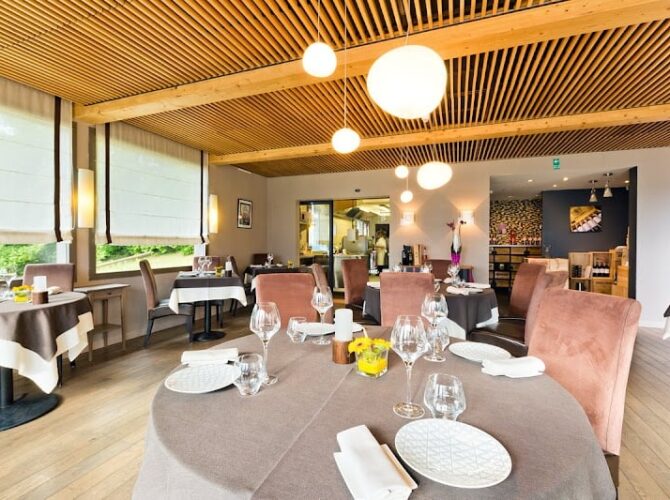 Restaurant Gastronomique La Croix de Savoie – La Table des Dames à Arâches-la-Frasse, France