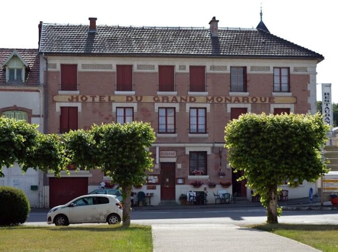 Restaurant-Hôtel Le Grand Monarque à Varennes-en-Argonne, France