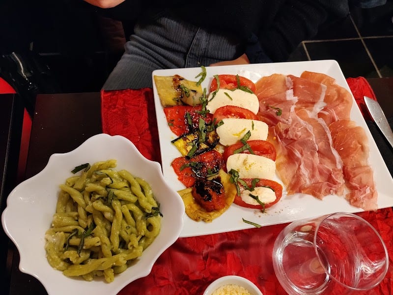 Restaurant Italien Dalla Famiglia à Mantes-la-Jolie, France