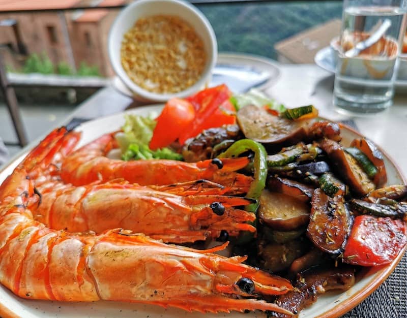 Restaurant le café de la place à Ota, France