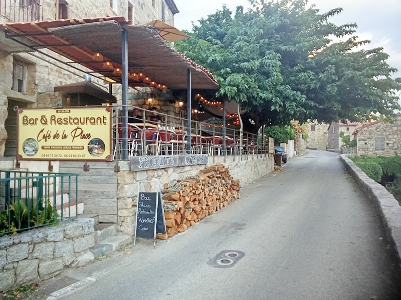 Restaurant le café de la place à Ota, France