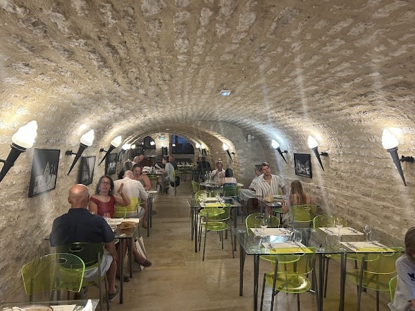 Restaurant Le Mâchon Vigneron – La Cuisine Au Vin à Chablis, France