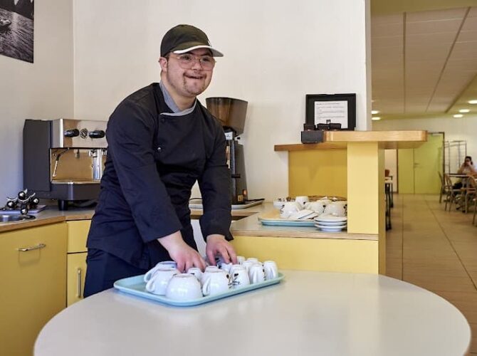 Restaurant le Plateau – Afiph à Susville, France