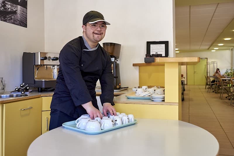 Restaurant le Plateau – Afiph à Susville, France