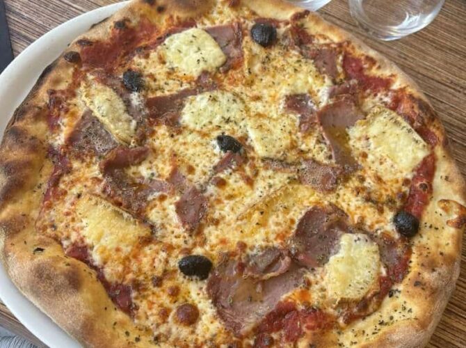 Restaurant Le Riviera à Ota, France