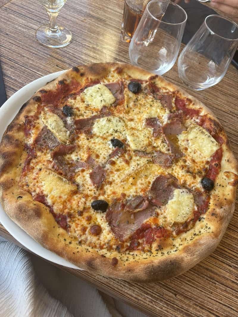 Restaurant Le Riviera à Ota, France