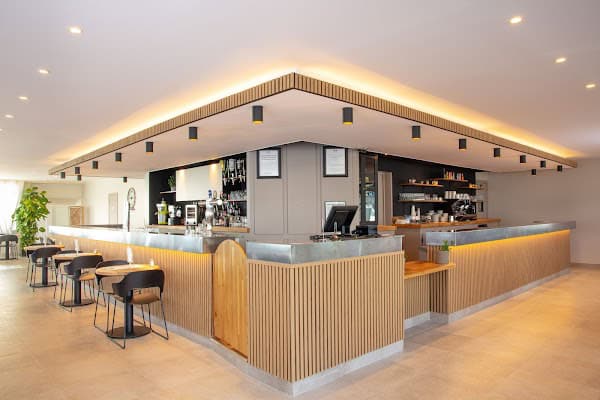 Restaurant le Sénia – Grillades au Feu de Bois à Orly, France