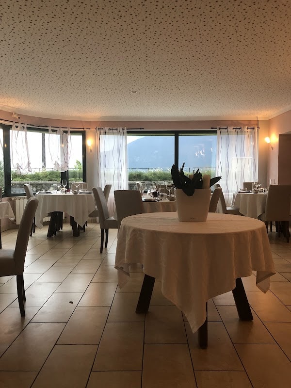 Restaurant Les Oliviers à Brison-Saint-Innocent, France