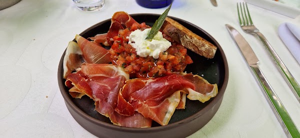 Restaurant Les Oliviers à Brison-Saint-Innocent, France