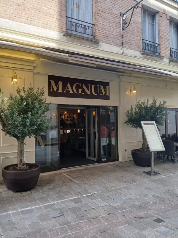 Restaurant MAGNUM à Fontainebleau, France
