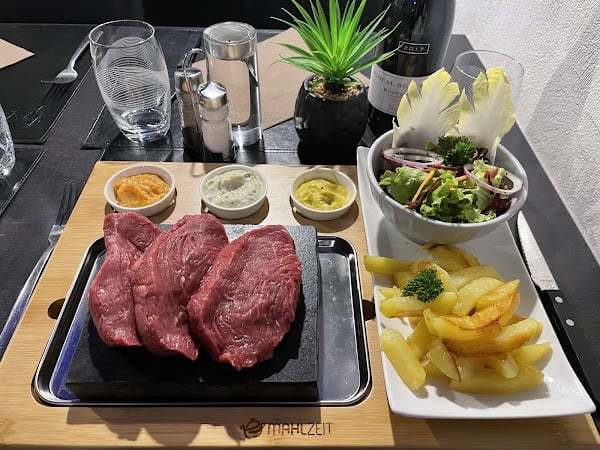 Restaurant Mise en scène , Grillades , steak sur Pierre chaude . Cuisine française . à Esch-sur-Alzette, Luxembourg