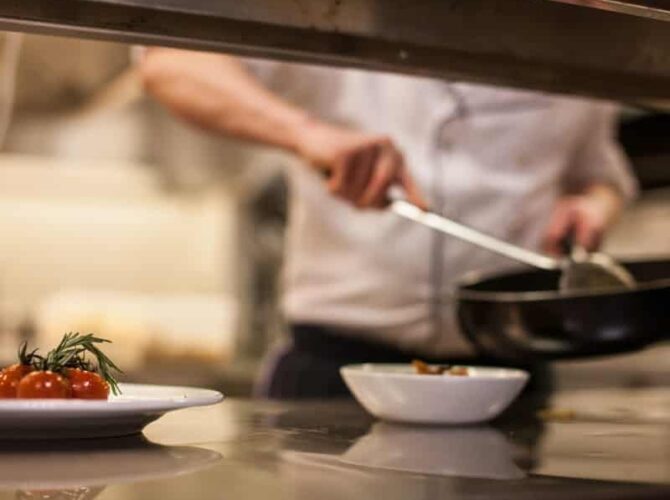 Restaurant Provençal La Margelle à Saint-Saturnin-lès-Avignon, France