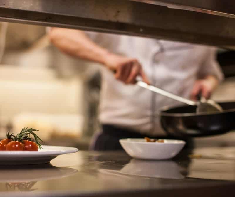 Restaurant Provençal La Margelle à Saint-Saturnin-lès-Avignon, France