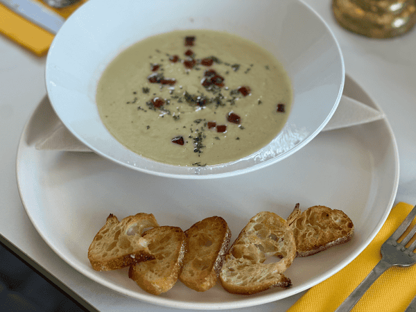 Restaurant Secret Défense Bistronimique et Bar à Tapas à 10 à minutes du Puy du Fou à La Gaubretière, France