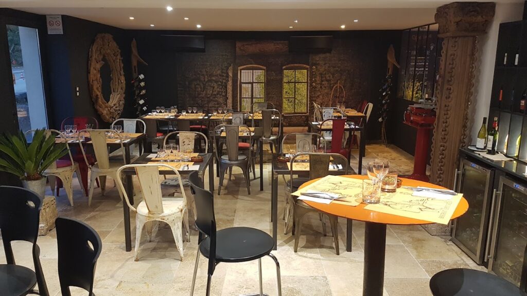 Restaurant Vintage bistrot épicurien à Alleins, France