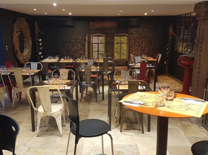 Restaurant Vintage bistrot épicurien à Alleins, France