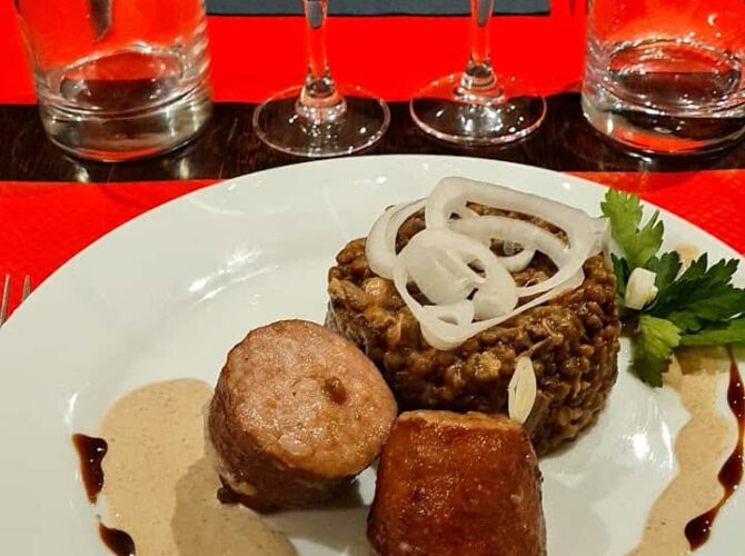 Restaurant Vintage bistrot épicurien à Alleins, France