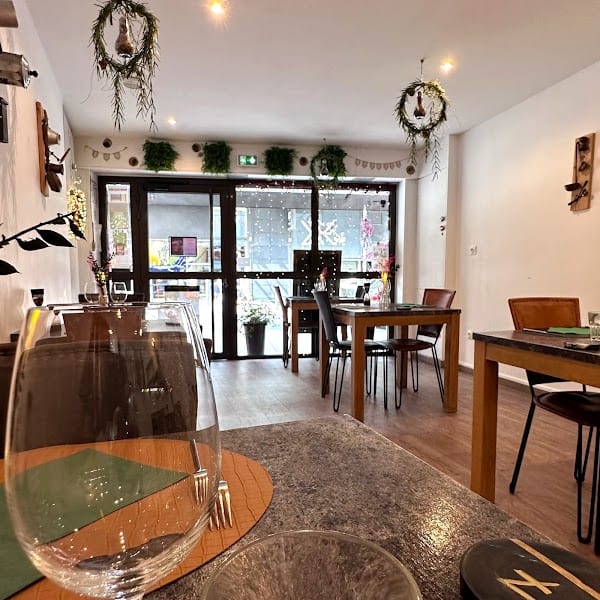 Restaurant RESTE AU 51 à Angers, France