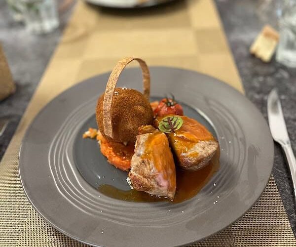 Restaurant RESTE AU 51 à Angers, France