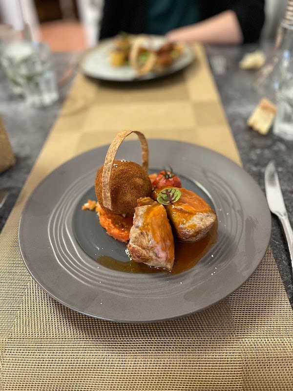 Restaurant RESTE AU 51 à Angers, France