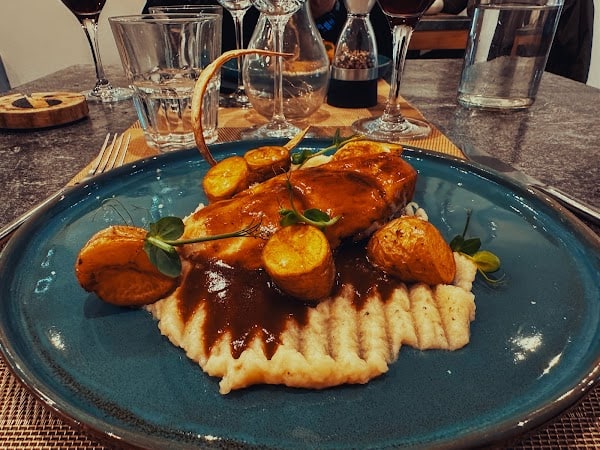 Restaurant RESTE AU 51 à Angers, France