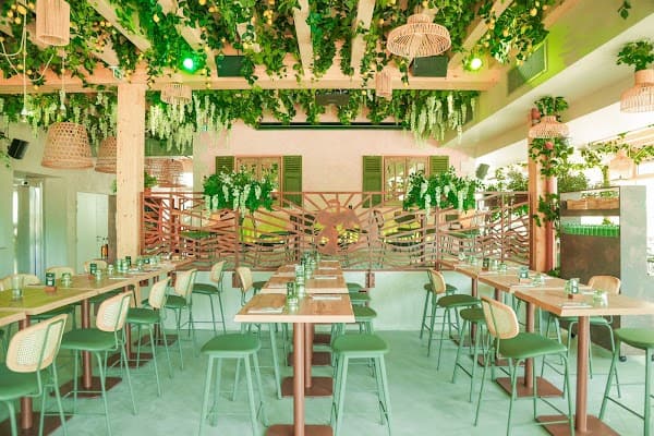 Revellatà Laval – Restaurant Italien Corse Festif à Laval, France