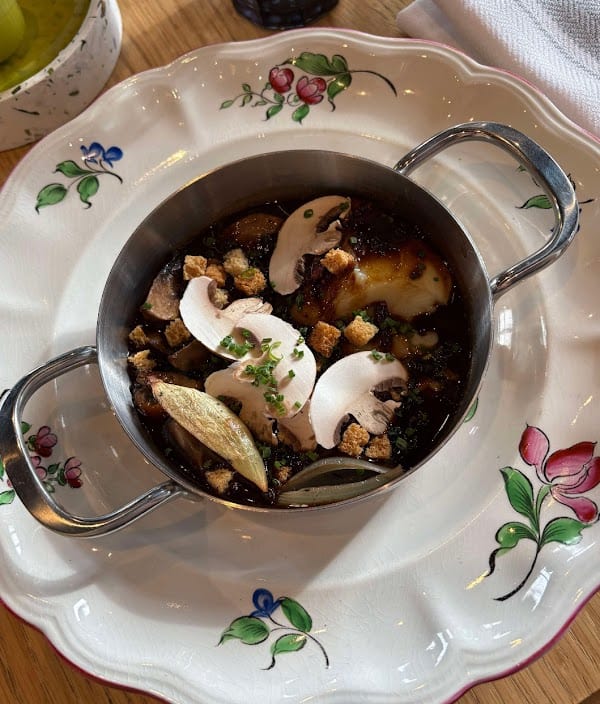 Restaurant Salle à Manger Mirabelle à Langres, France