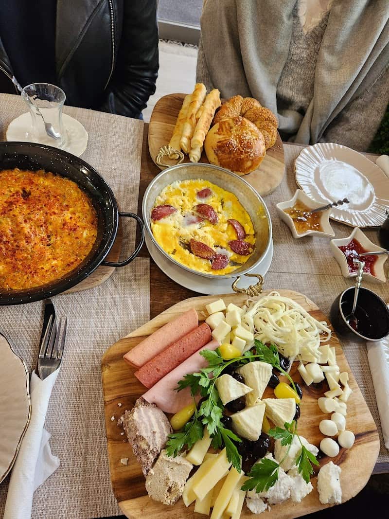 Restaurant Sev brunch à Mantes-la-Jolie, France