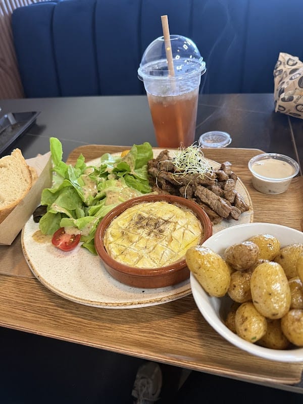 SEVEN TIMES RESTAURANT à Vaulx-en-Velin, France