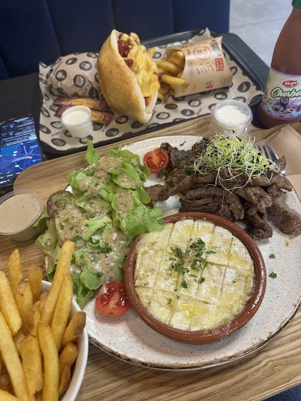 SEVEN TIMES RESTAURANT à Vaulx-en-Velin, France