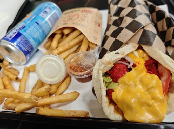 SEVEN TIMES RESTAURANT à Vaulx-en-Velin, France