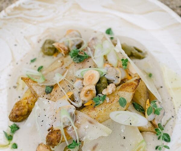 Restaurant Sous les Pins par Les Agitateurs à Saint-Paul-de-Vence, France