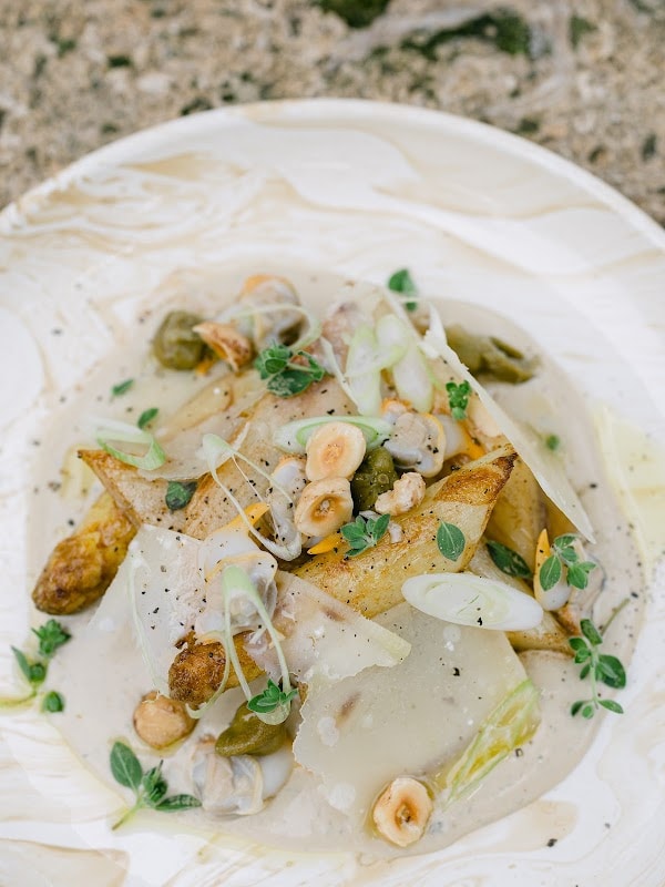 Restaurant Sous les Pins par Les Agitateurs à Saint-Paul-de-Vence, France