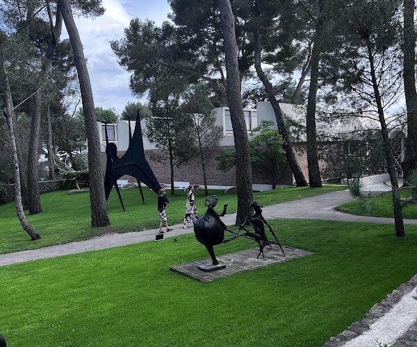 Restaurant Sous les Pins par Les Agitateurs à Saint-Paul-de-Vence, France