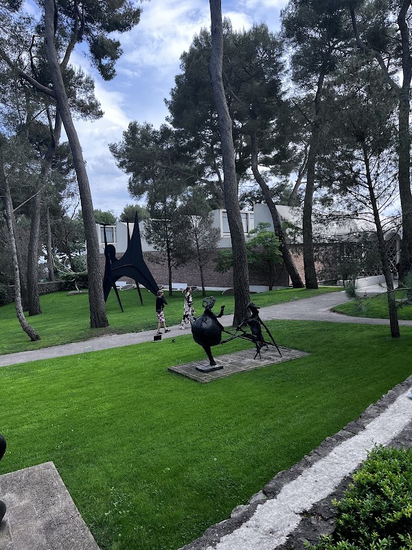Restaurant Sous les Pins par Les Agitateurs à Saint-Paul-de-Vence, France
